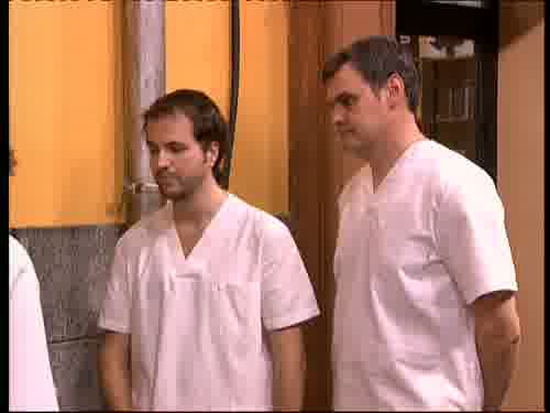 -¿Qué hijo tienes que te mete
en una residencia?