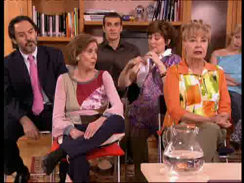 -Hemos ido acumulando cosas
y antiguos vecinos,