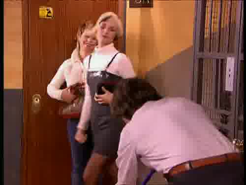 -No me pises, que está fregado.
-Ay, lo siento.