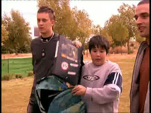 -Pero tú no entrarás en clase, ¿no?
-No, qué va, me quedaré fuera.