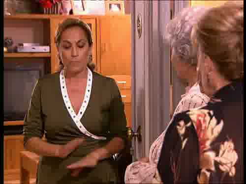 -¿Nos está llamando mentirosas?
-Vamos a verla.