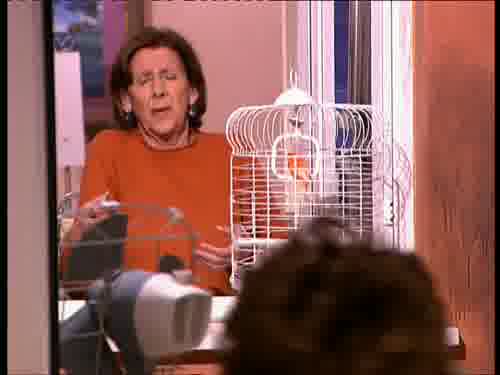 -Darle aire,
a ver si se acatarra y no canta.