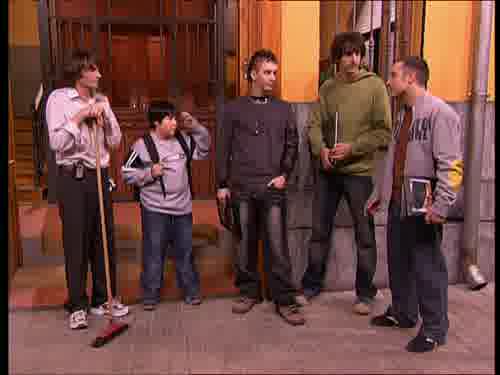 -¿Cómo se os ocurre colaros en una
clase? ¿No diríais que sois...