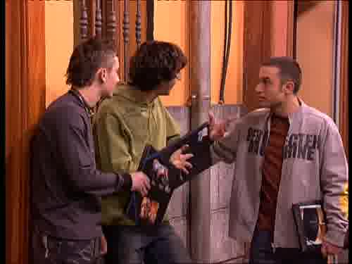 -¡Emilio! ¡Tío, me ha llamado
Lucía, empiezo esta tarde!