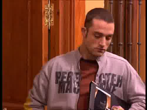 -Señoras, bienvenidas al Hogar
del Espía. Les explicaré cuáles...
