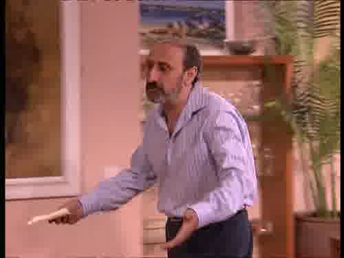 (LLORA) -¡Un pobre canario!