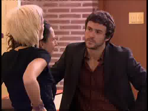 -La nueva ha preguntado por ti.
-¿Ah, sí?