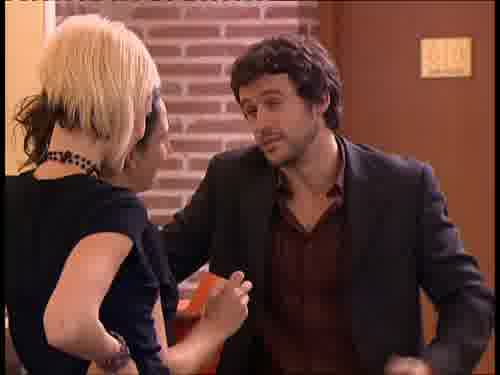 soy su jefe, bueno, y el vuestro.
-Intimida, que no pasa nada.