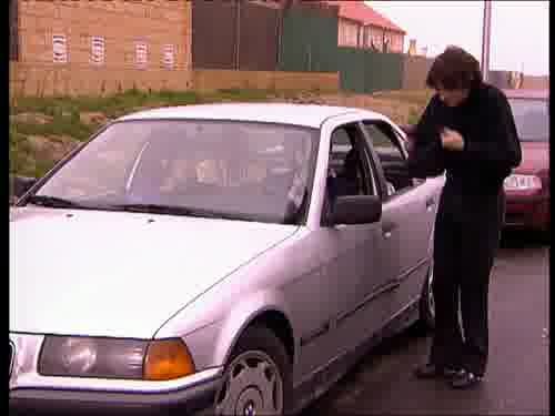 -Le sacas esta navaja,
que te dé lo que lleva.