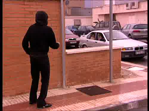 "No grites, haga lo que le diga
y nadie saldrá herido".