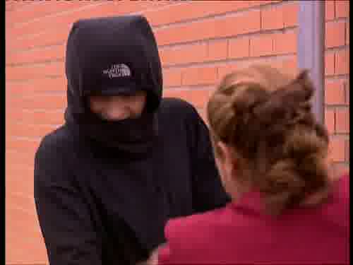-Dele ahí. Por aquí.
-Mantenlo ahí.