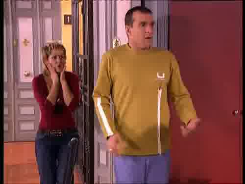 -¡Claro, Alba, pasa!
¿Quieres tomar algo?