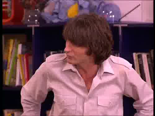 -¿Yo? ¡Por favor!
¿Celosa de una cría?