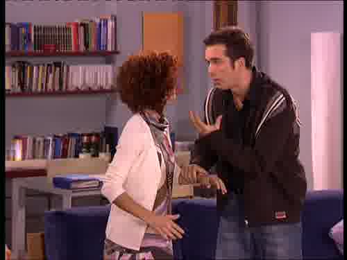 -Esto pasa más de lo que parece.
-¿Quién es ella? ¿La conozco?