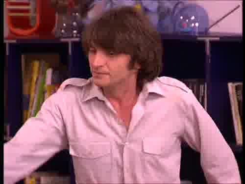 -Perdón. ¿Sábanas para la cama?
-Sí, ya voy.