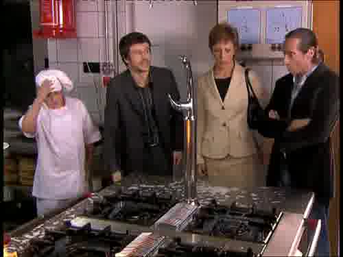 -Bienvenidos a Come y Calla.
-Están ensayando.