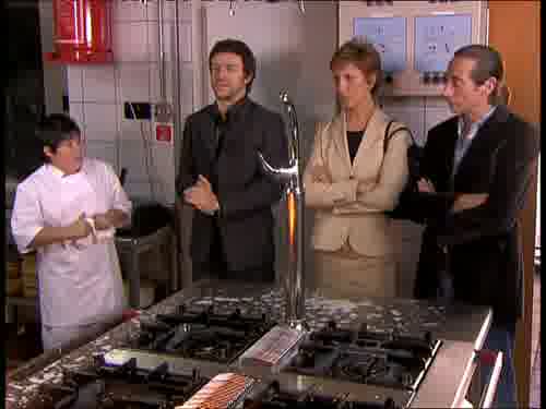 -El niño es faquir.
-Se traga cucharillas de postre;