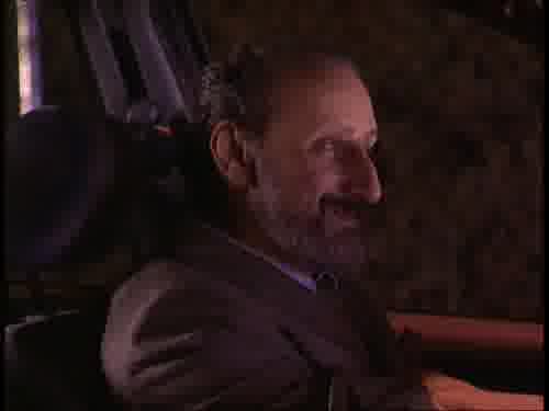 -¡Juan! ¡Juan, espera, el abrigo!
