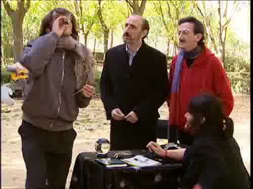 -No me has pagado lo de la mano.
-Acabo de darle 200 euros.