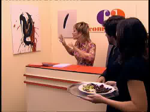 -¿Qué hago con esto?
-¿Quieren comprarlo?
