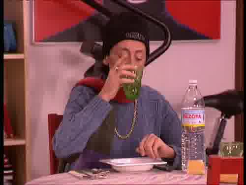 -Lo siento, Mariano,
pero sólo he hecho comida para dos.