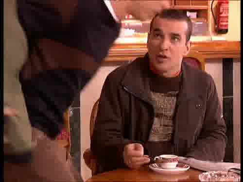 Ya llevo tres cafés.
-Perdóname, discutía con Alba.