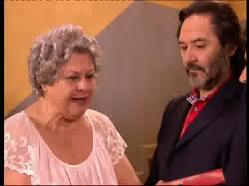 -Sí. Gracias.
-Coge tú.
