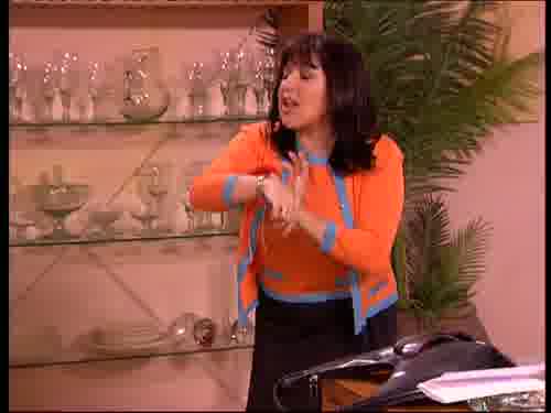 -Un momento, me estoy vistiendo.
-¿No os parece inmoral...