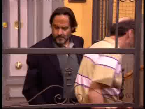 -Venga, ayudadme a salir.