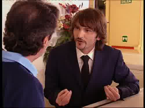 -¿No ibas a arreglar enchufes?