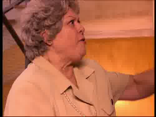 -Sabemos que el piso no es suyo.
Llame a su hijo y acodaremos...