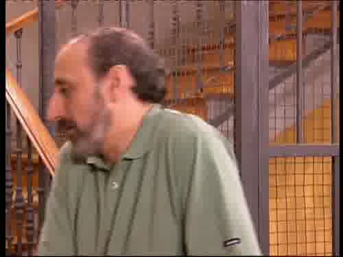-¿Qué estará haciendo ésta ahora?
-Colgando algún cuadro.