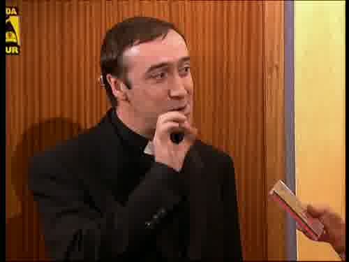 (CANCIÓN) "Vamos, vamos,
que nos casamos. ¡Vamos!"