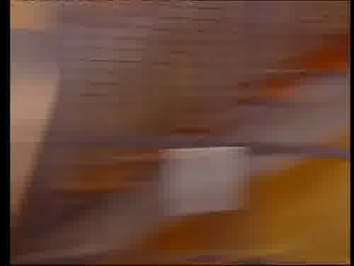(Se oye la televisión)
-Ahí se ve, no lo toques más.