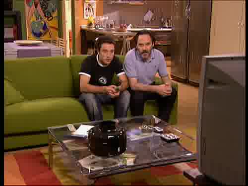 -Buenas. Ah, hola, Andrés.
-Me voy, es una chorrada. Cuidado,