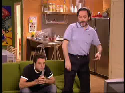 está enganchado a cosas raras.
-Hasta luego.