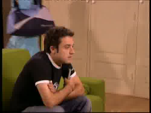 -Alucina, los vecinos me han dicho
que dejemos la antena,