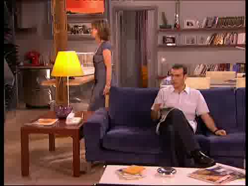 "¿Una entrada?" Y todos murmuran:
"Está solo, nadie le quiere".
