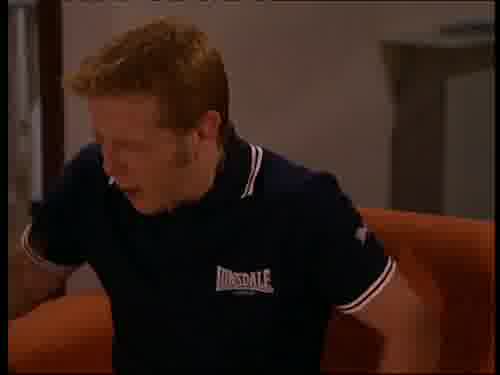 ¡Duele!
-Álex, sí que eres sensible.