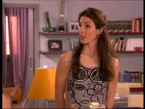 -Hola, soy Bea,
la compañera de piso de Mauri.