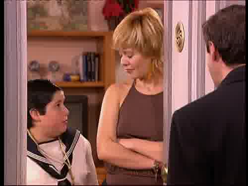 -¿Qué te crees que hago
así vestido? Te ha invitado...