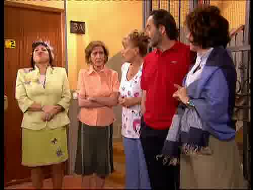 -Mira, otro con cara
de haberse quedado a medias.