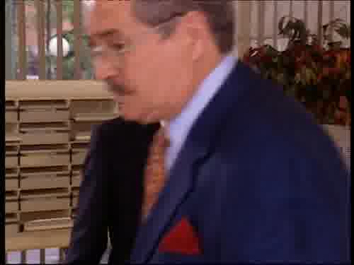 -Oiga, no ponga eso ahí,
que es de muy mal gusto.
